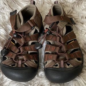 Brand New Keen Size 12 brown sandals
